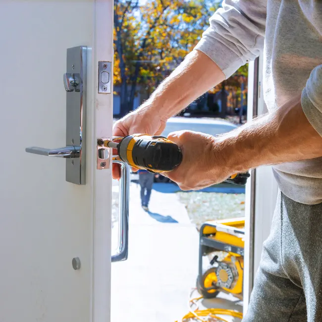 Profesionalna popravka i zamena cilindara, brava, kvaka i cilindara. Deblokada brava u Beogradu. Hitne intervencije. Kontaktirajte nas odmah!